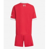 Camisa de Futebol Liverpool Equipamento Principal Infantil 2025-26 Manga Curta (+ Calças curtas)